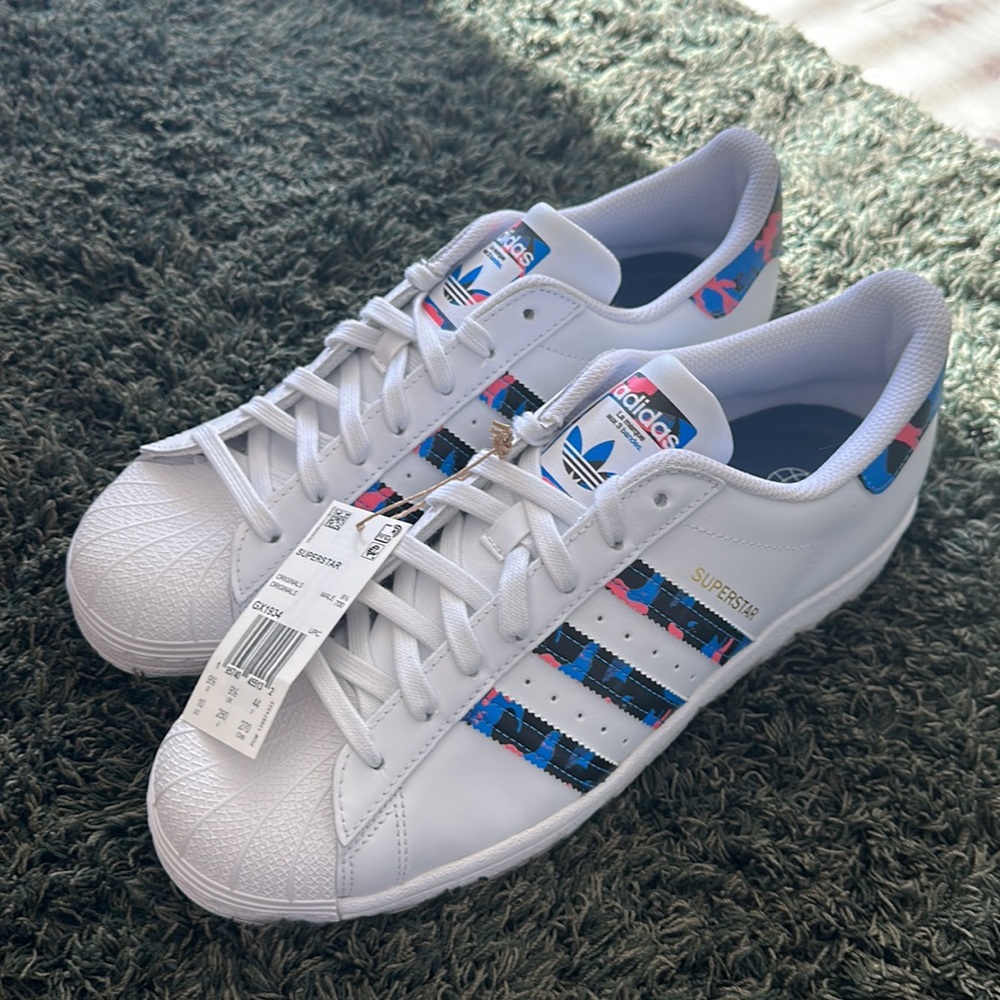 Adidas Superstar size 10 - Picture 2 of 5